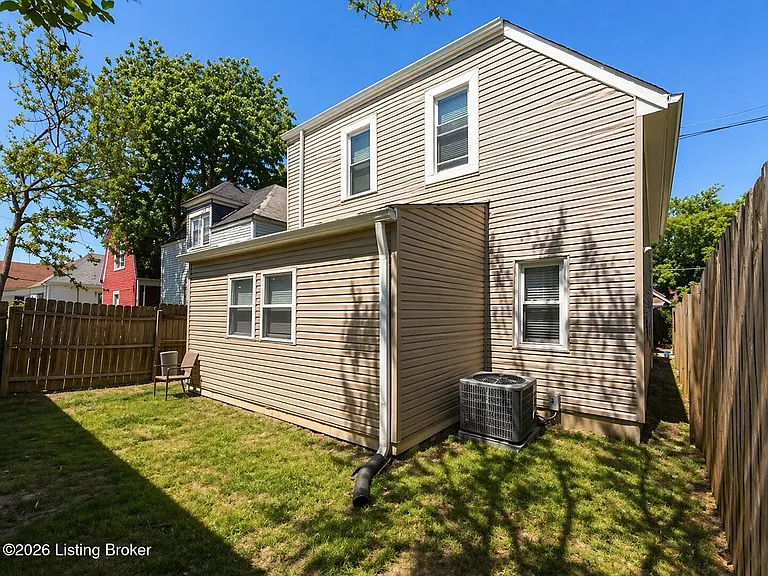 228 E Burnett Ave — Photo 25