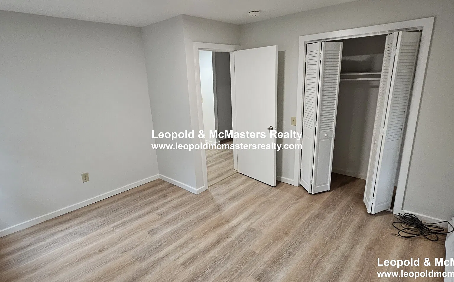 3 bed, 1.0 bath, 1400 sqft, $1,900 — Photo 3