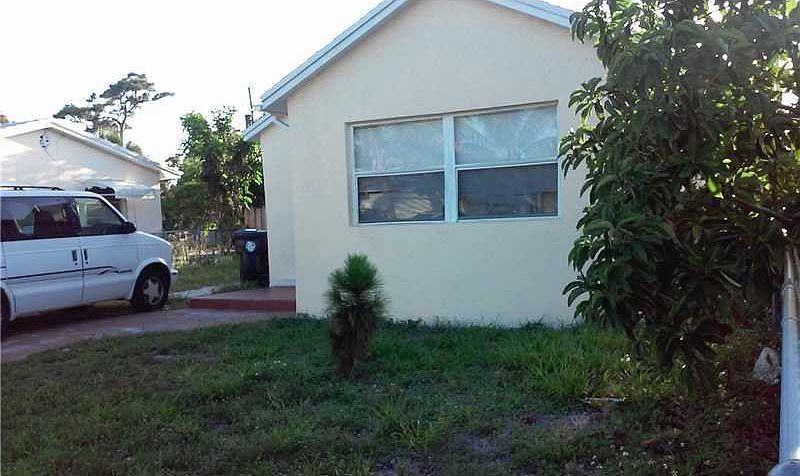 1st image of 925 N H St