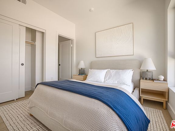 4th image of 11218 W Victory Blvd #4