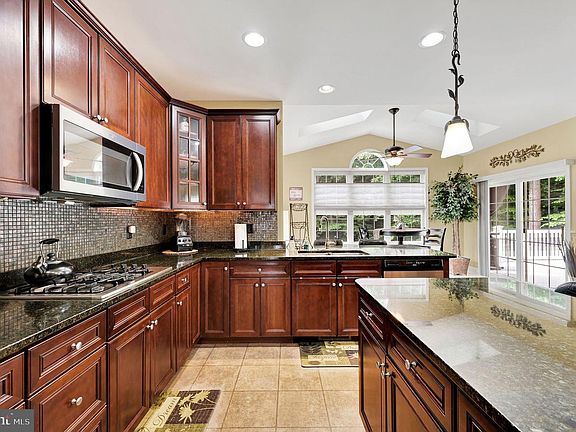 4th image of 128 Albacore Dr