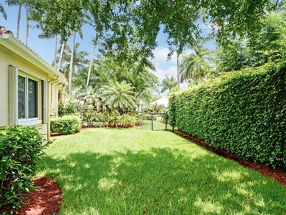 2nd image of 2529 Royal Palm Way