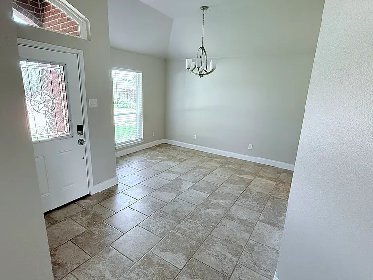 930 High Knoll Dr — Photo 2