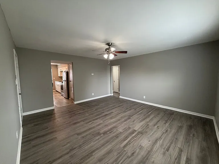 907 Georgian Dr — Photo 6