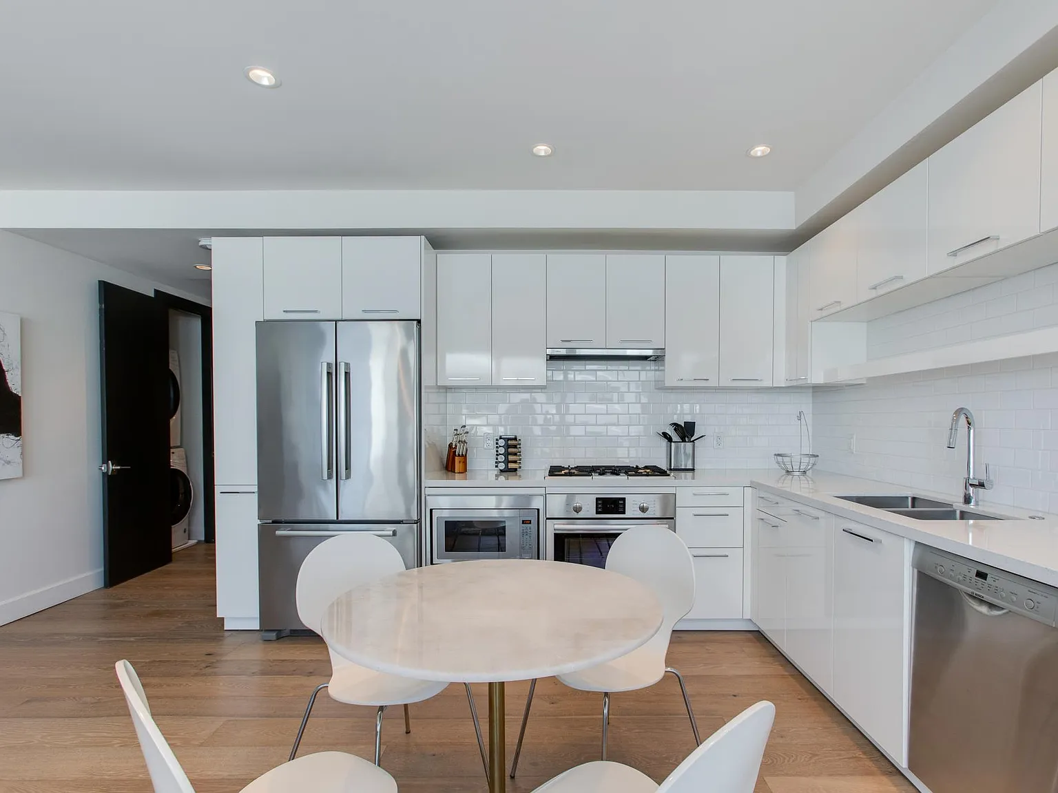 2 bed, 1209 sqft, $3,250 — Photo 4