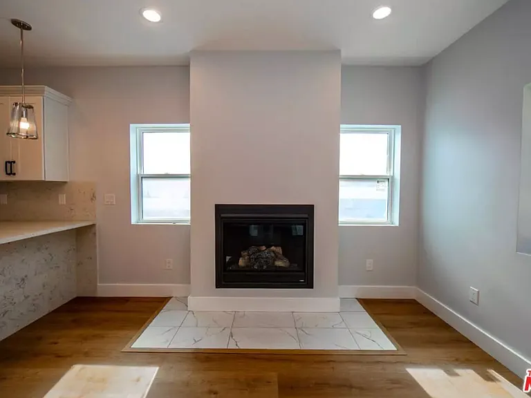2210 S Harcourt Ave — Photo 5