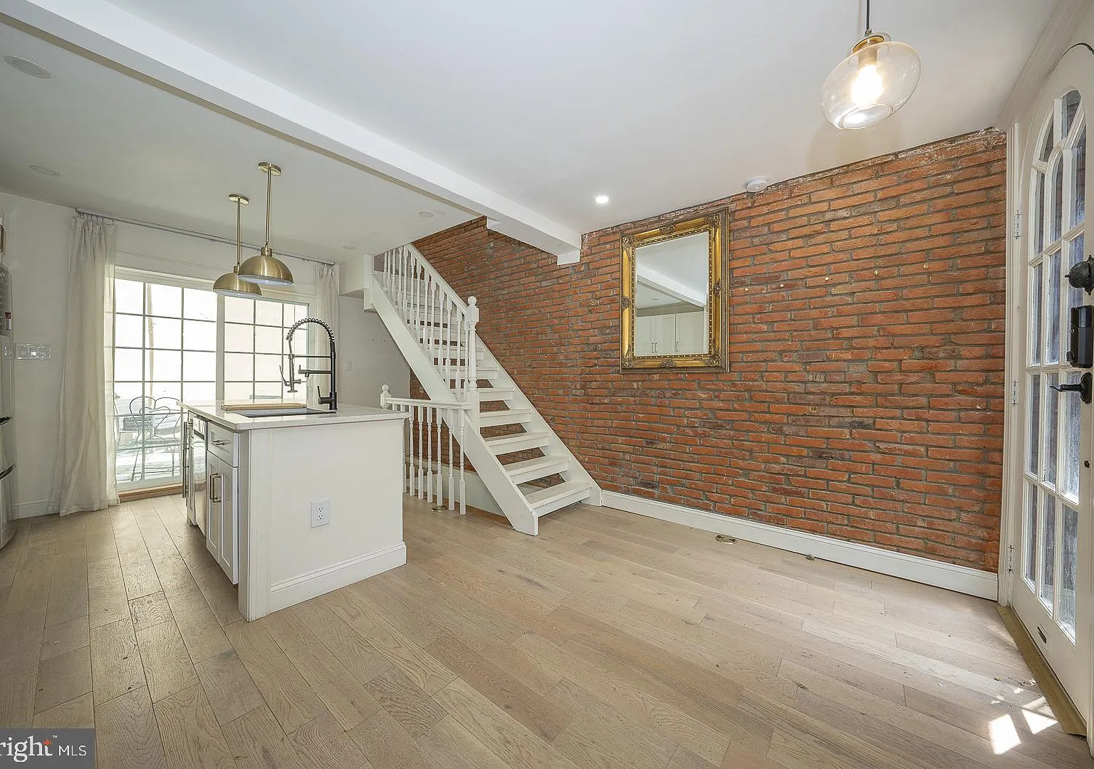 2 bed, 2.0 bath, 885 sqft, $3,200 — Photo 3