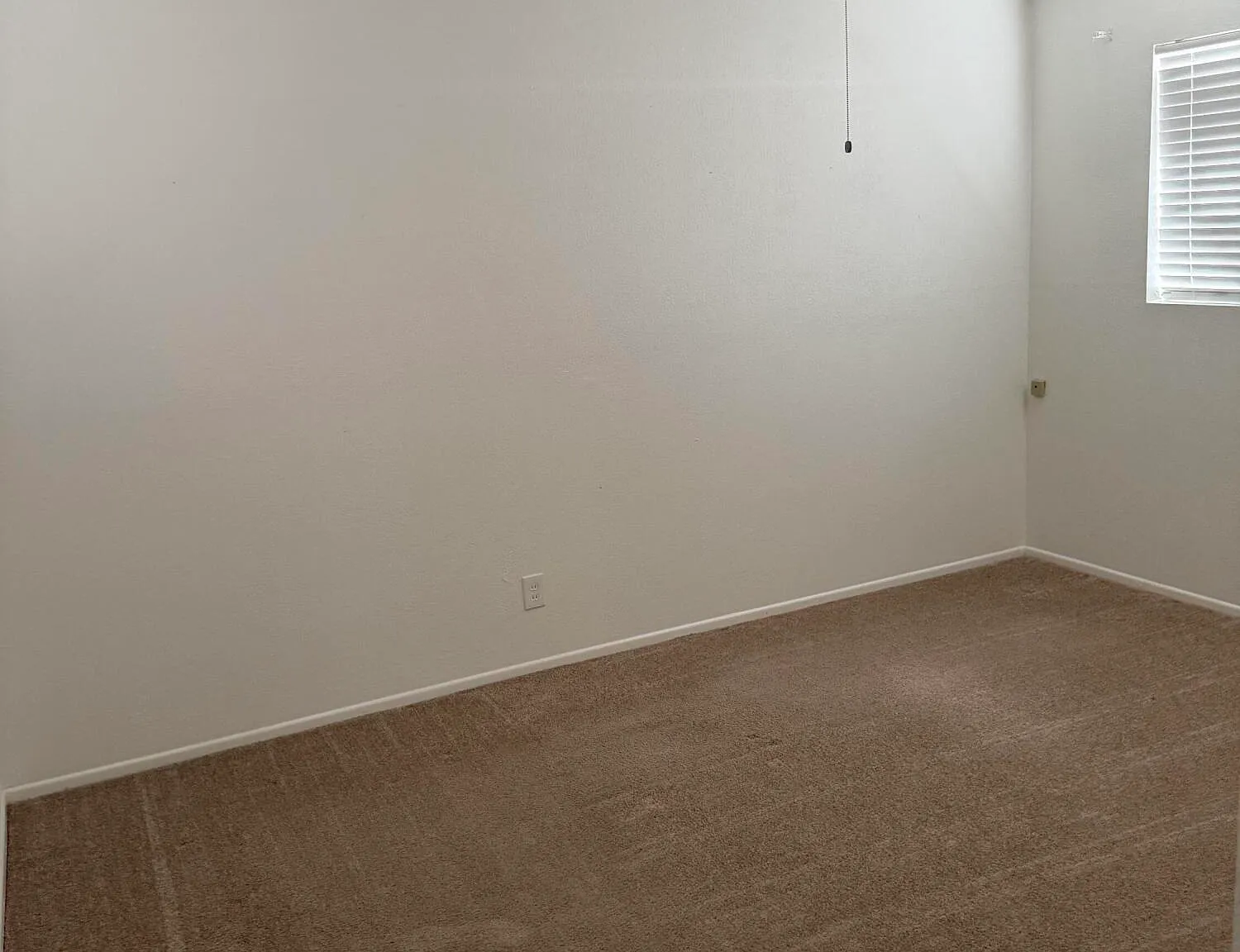 4 bed, 2.0 bath, 1300 sqft, $2,150 — Photo 3