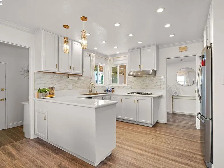 35290 Farnham Dr — Photo 17