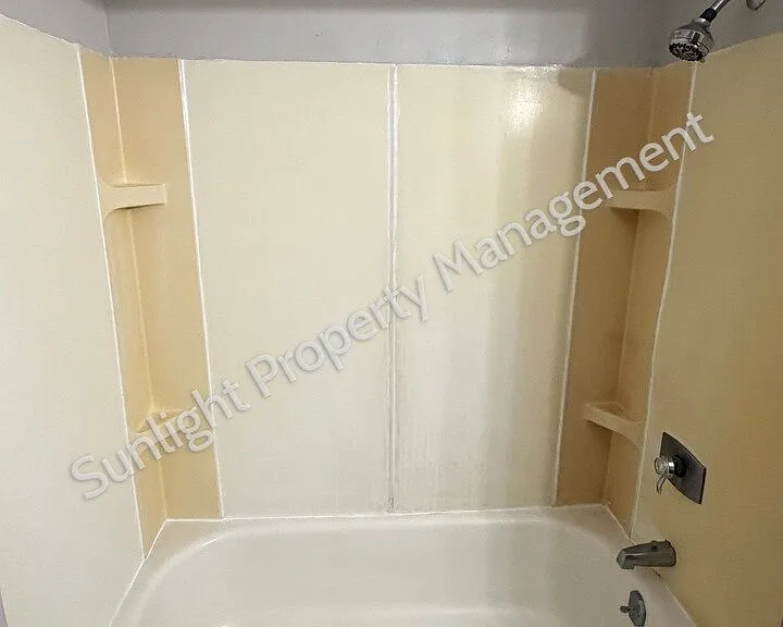 404 S 1st Ave — Photo 6