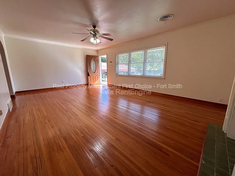 1306 S 41st St — Photo 2