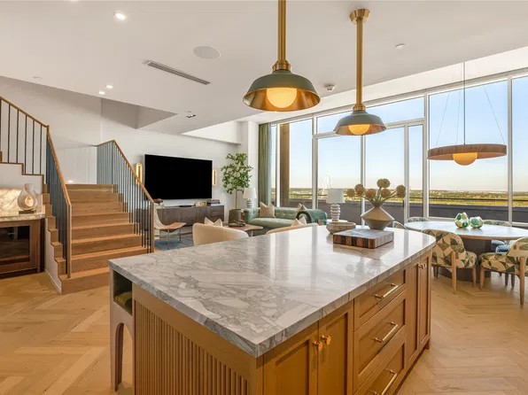 2408 Victory Park Ln APT 1442, Dallas, TX 75219
