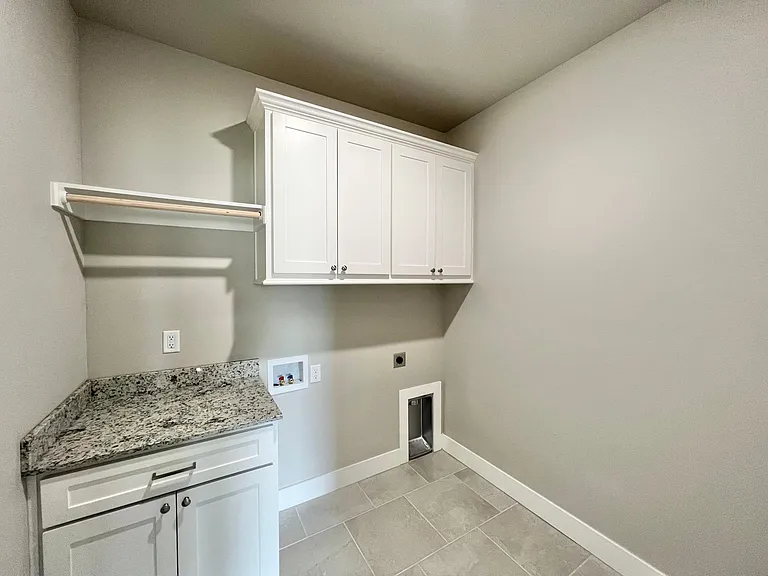 904 Maple View St — Photo 9