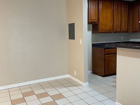 4th image of 2943 Macarthur Blvd APT 207