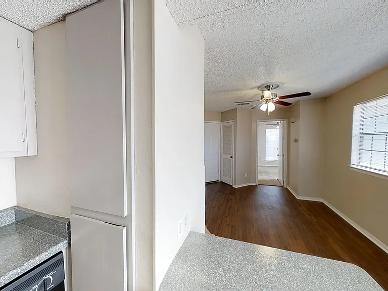 Willow Hill Apartments — Photo 16