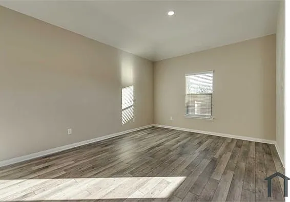 1925 Liam Dr — Photo 7