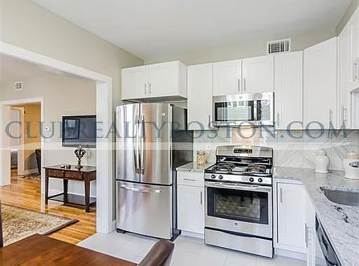 4 Leicester St #4 — Photo 9