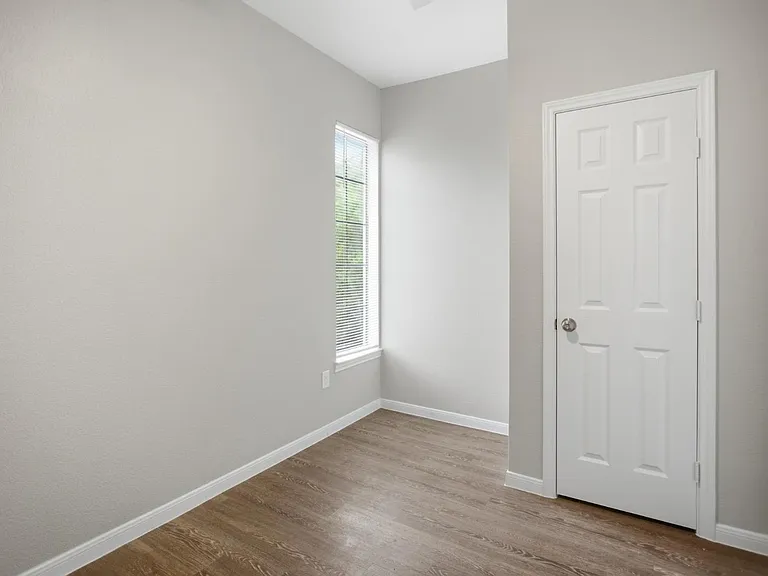 611 Carpenter Ave #201 — Photo 13