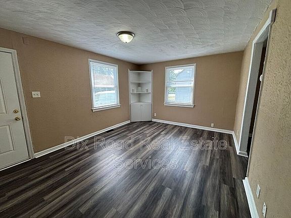 5th image of 4505 Genesee Ave