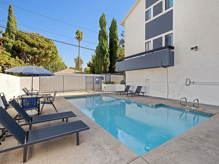 14543 Burbank Blvd — Photo 26