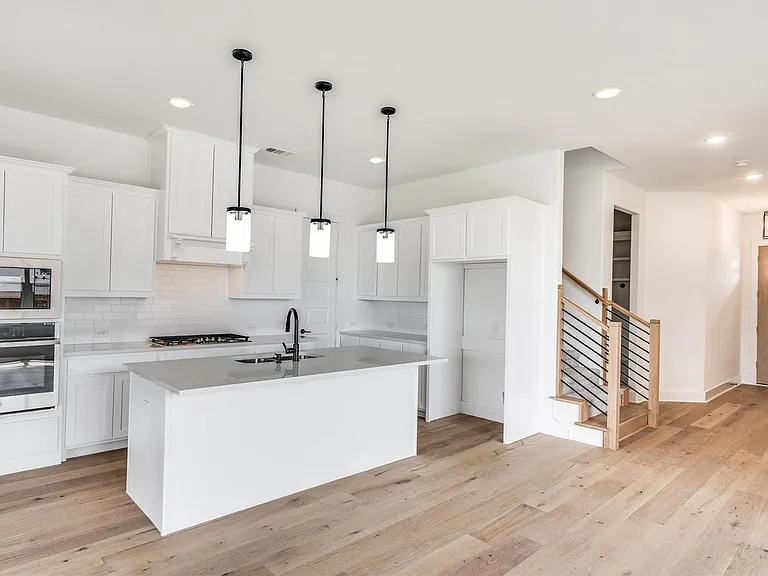 2302 Mercy Way — Photo 10