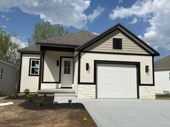 3111 Carlisle Ct, Saint Joseph, MO 64506