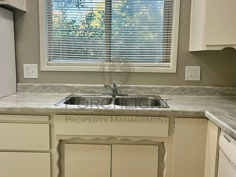 3435 Redwood Ave #5 — Photo 9