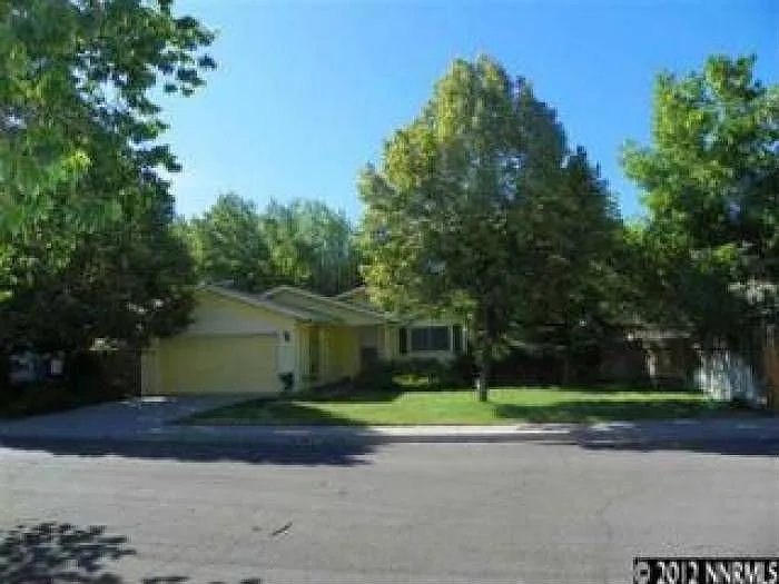 162 Jumbo Ct photo 1