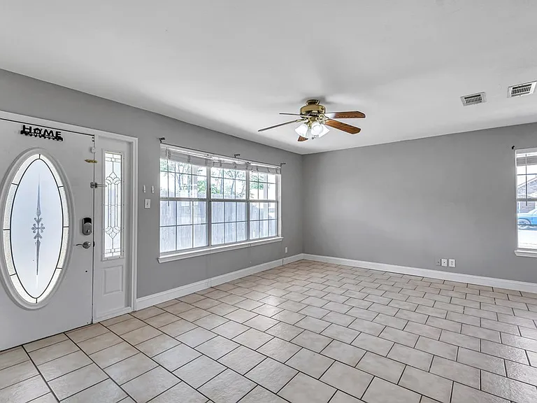 1710 N Weatherford St — Photo 13