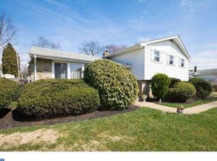 125 Flagstaff Rd, Philadelphia, PA 19115