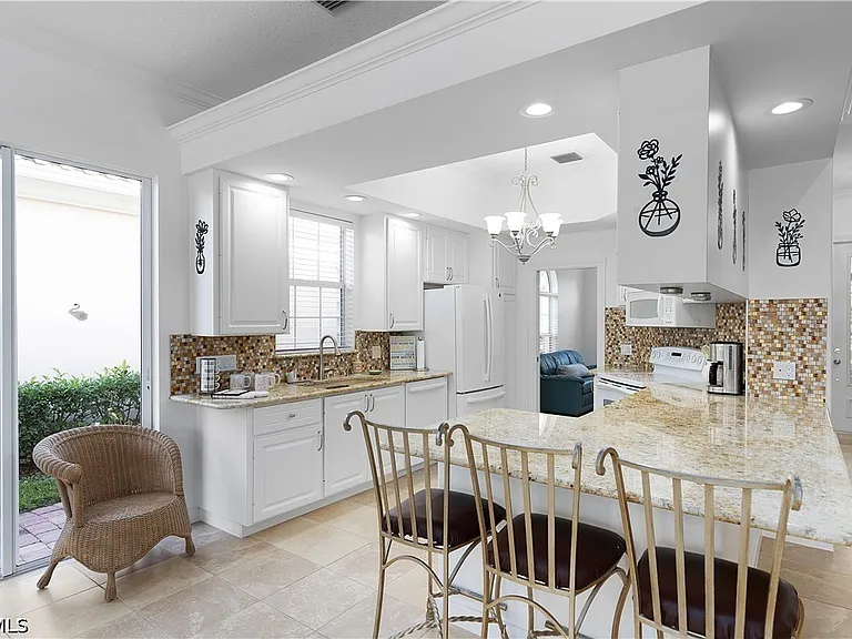 7983 Valentina Ct — Photo 4