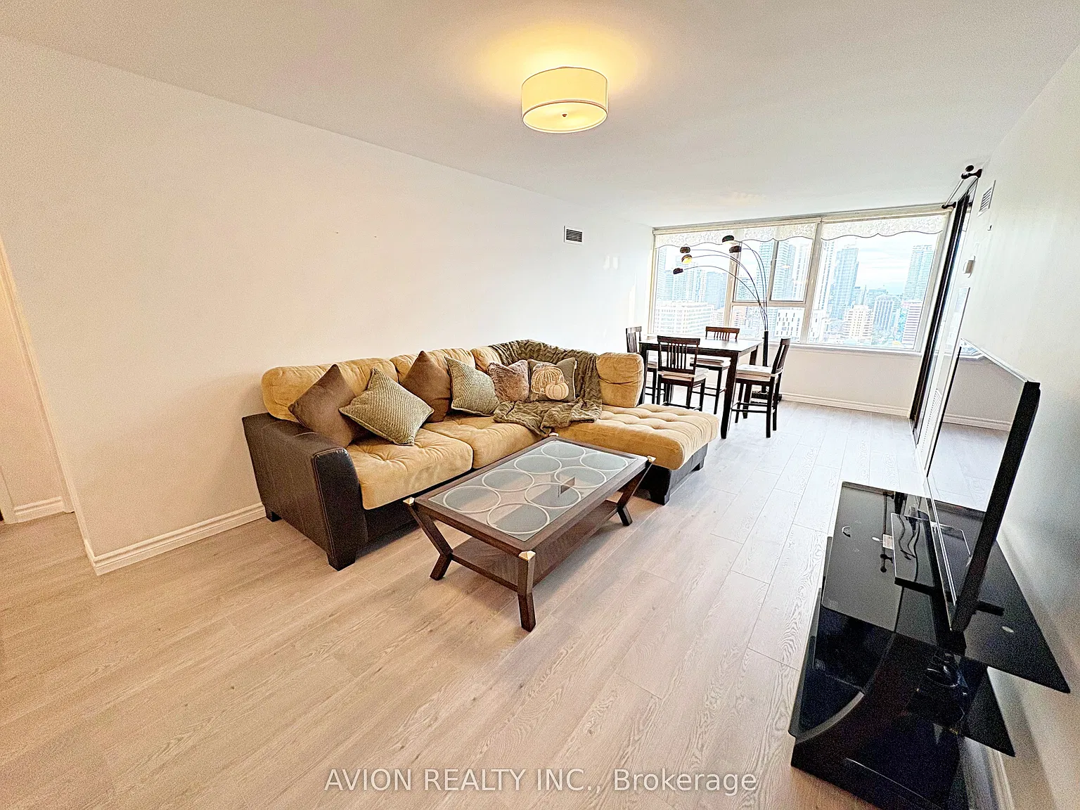 4 bed, $3,950 — Photo 2