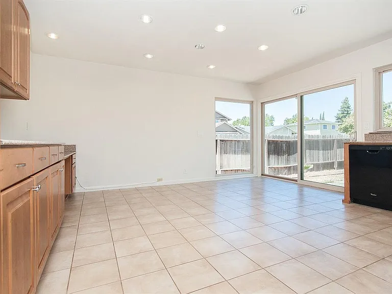 1208 Pheasant Dr — Photo 7