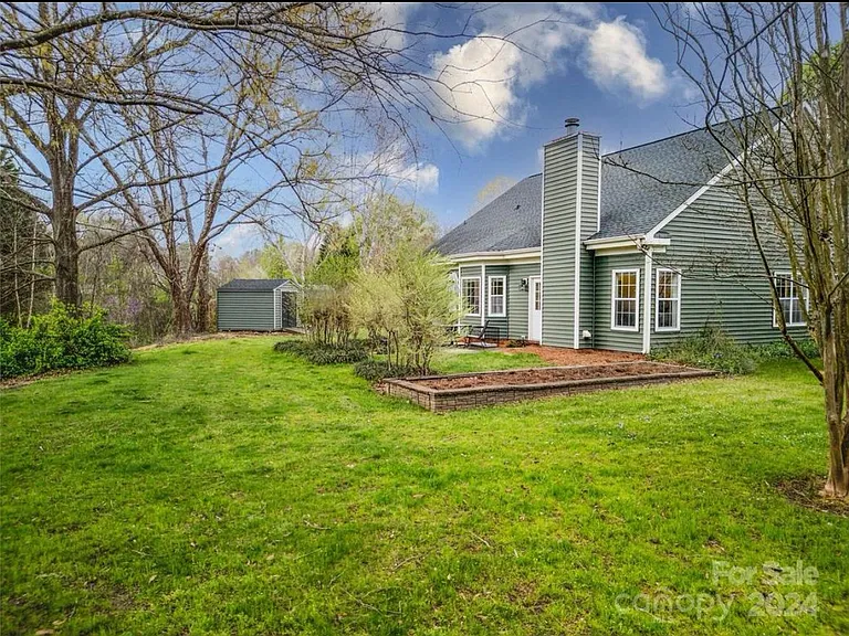 8400 Earlham Ct — Photo 11