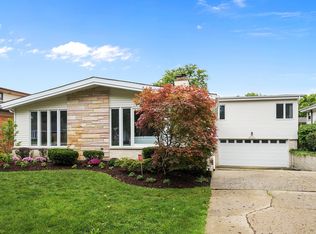 2141 Manor Ln, Park Ridge, IL 60068