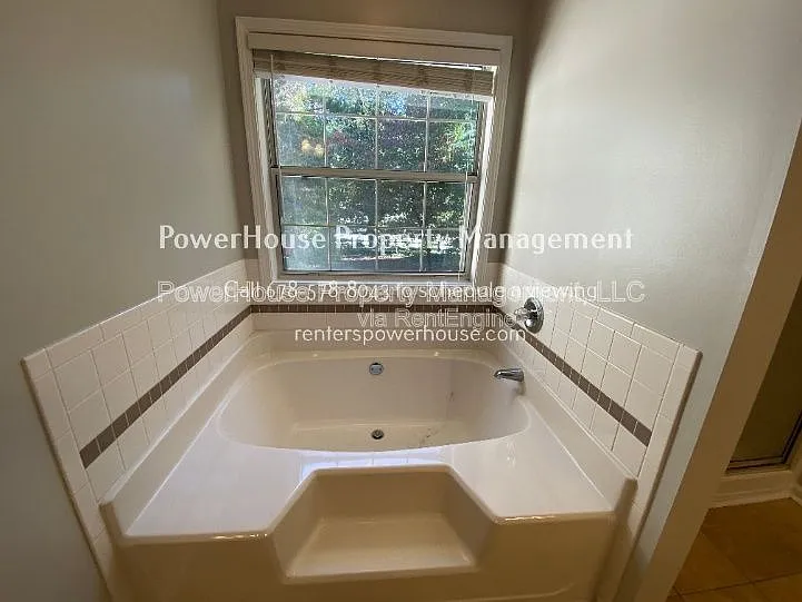 605 Suwanee Lakes Cir — Photo 18