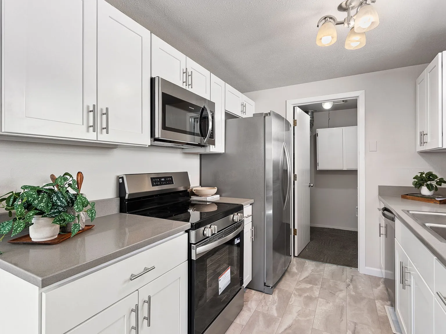 3 bed, 1440 sqft, $2,500 — Photo 2