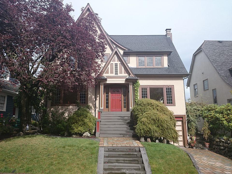 2nd image of 2110 E Crescent Dr