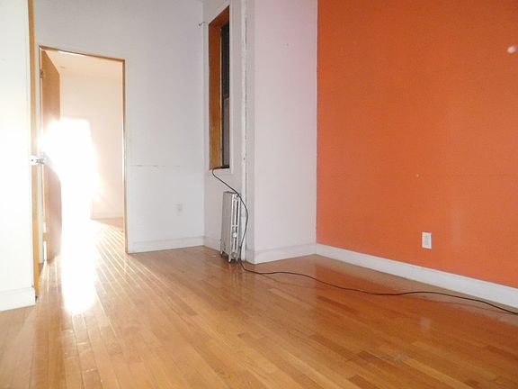 4th image of 583 Wilson Ave