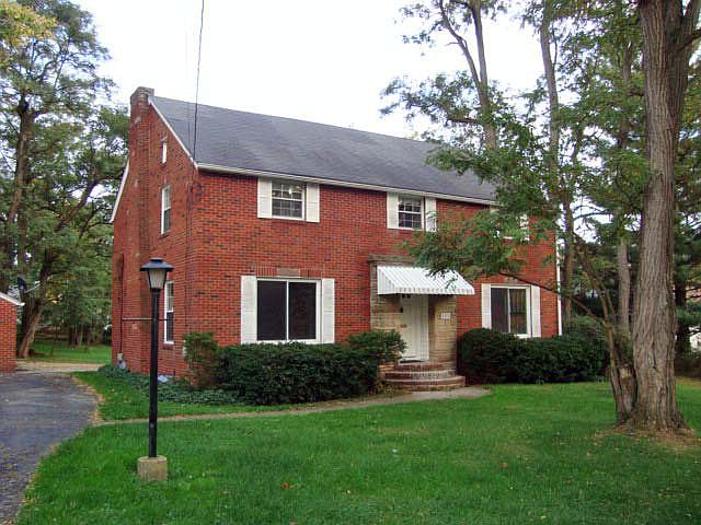 1st image of 225 Oakwood Dr