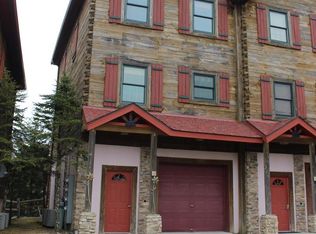 12 Loggers Ln, Slatyfork, WV 26291