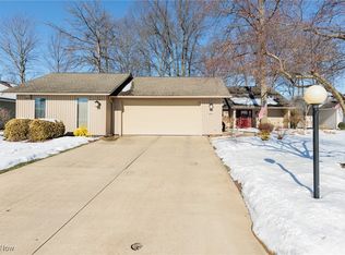 8871 Riverwood Dr, North Ridgeville, OH 44039