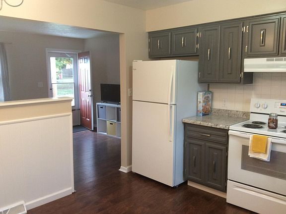 5th image of 813 Newton St