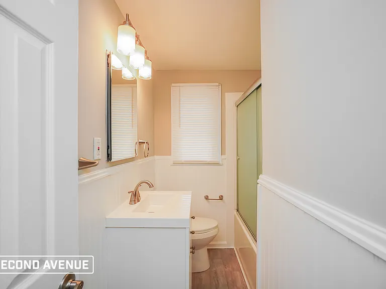 96 N Broadway Ave — Photo 10