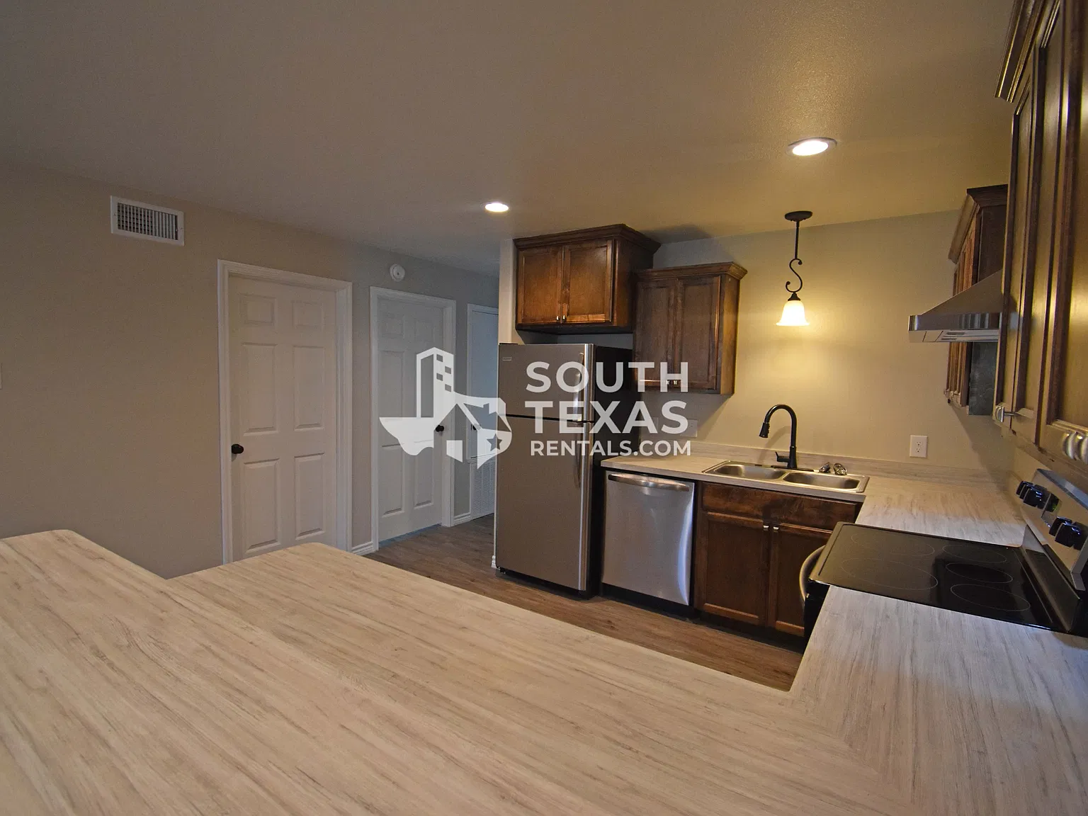 907 Simpson Fourplex - Apt B — Photo 4