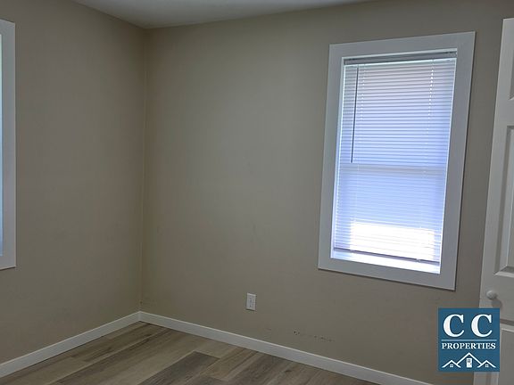 3rd image of 1810 Walnut St