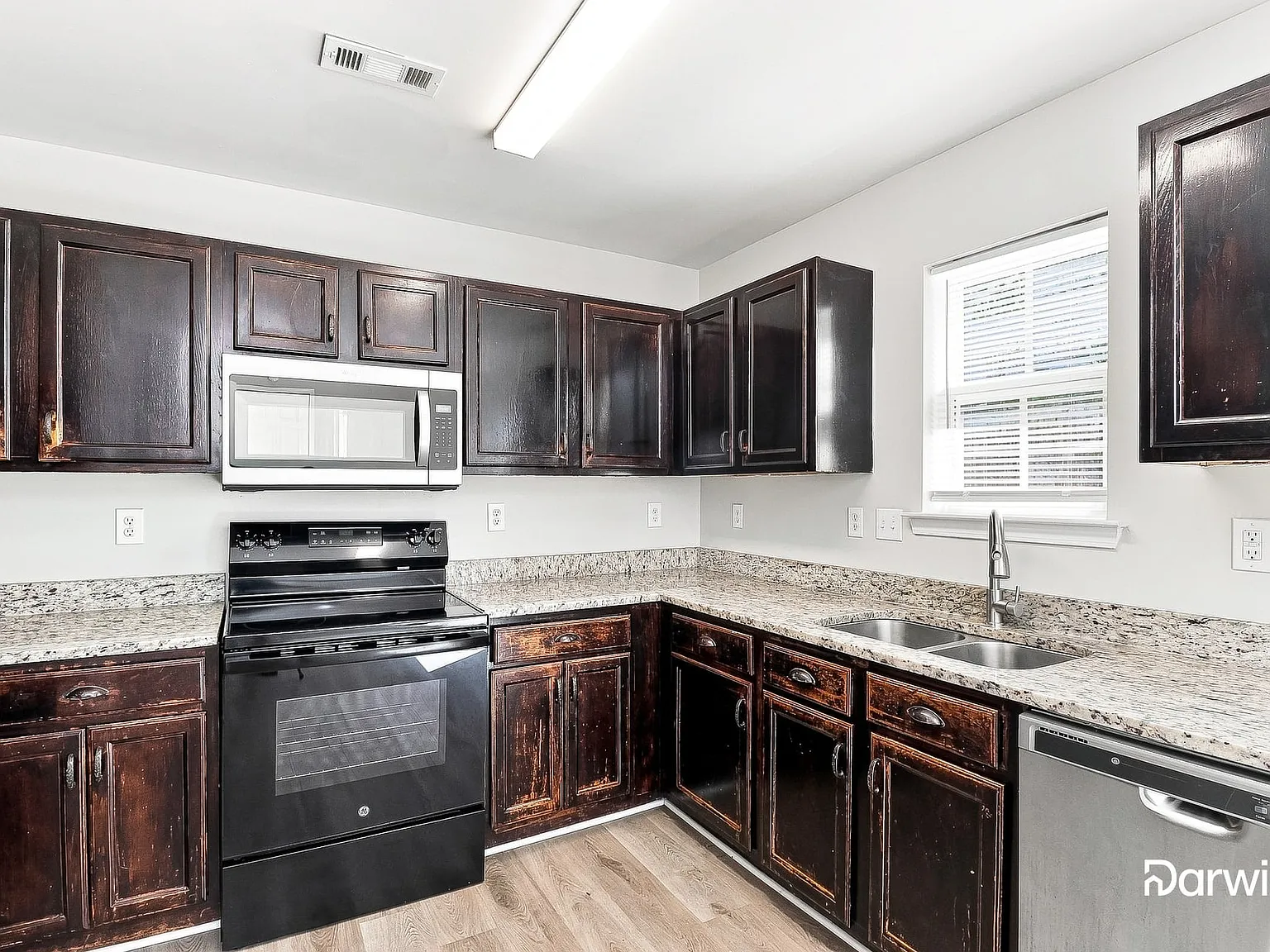 4 bed, 2.5 bath, 1533 sqft, $1,995 — Photo 3