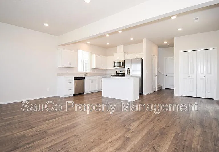 2269 Livesay Ln — Photo 7