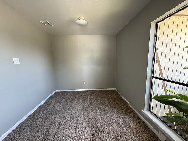923 18th St #4 — Photo 3