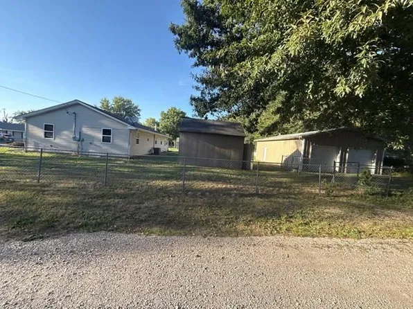 607 Saint Charles St, Holden, MO 64040